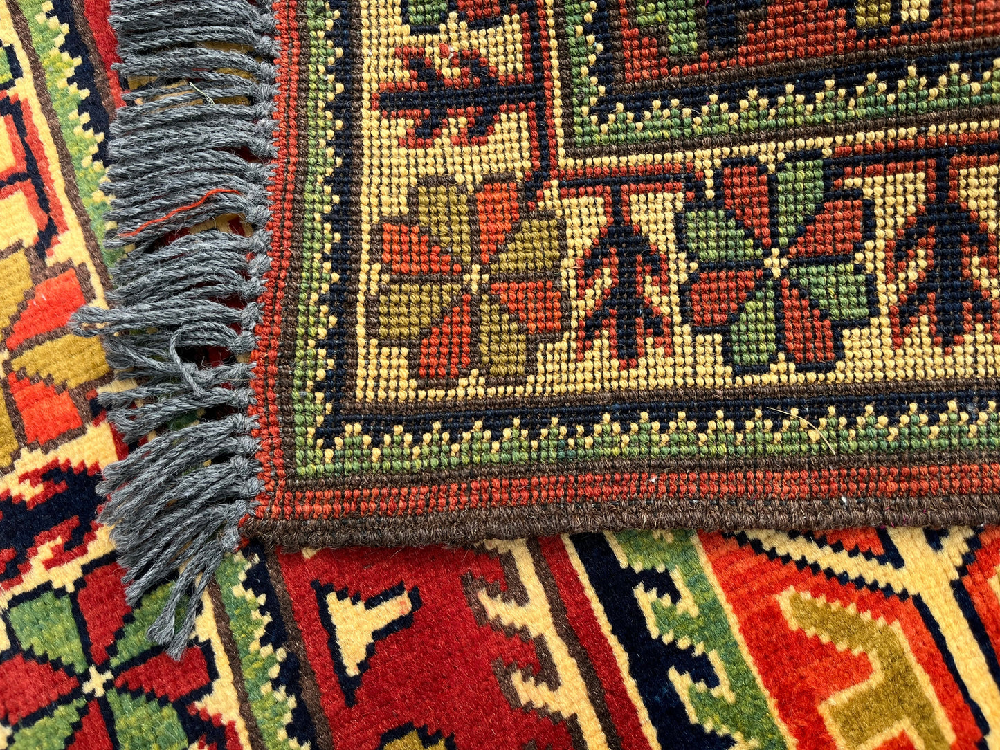 2'0 x 3'1 ft Hand knotted Kargahi wool oriental rug