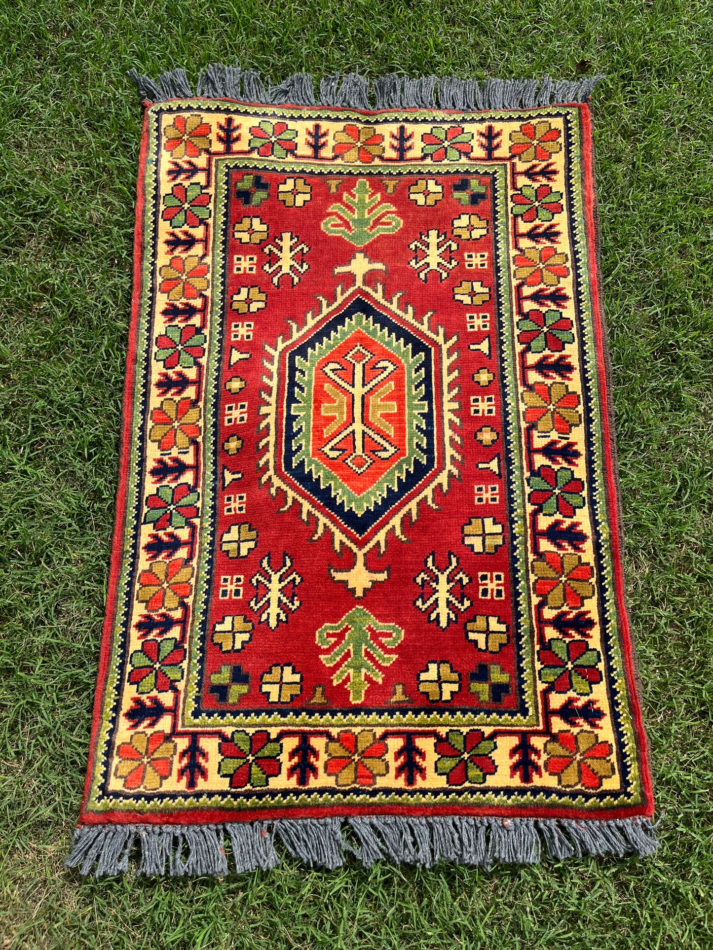 2'0 x 3'1 ft Hand knotted Kargahi wool oriental rug