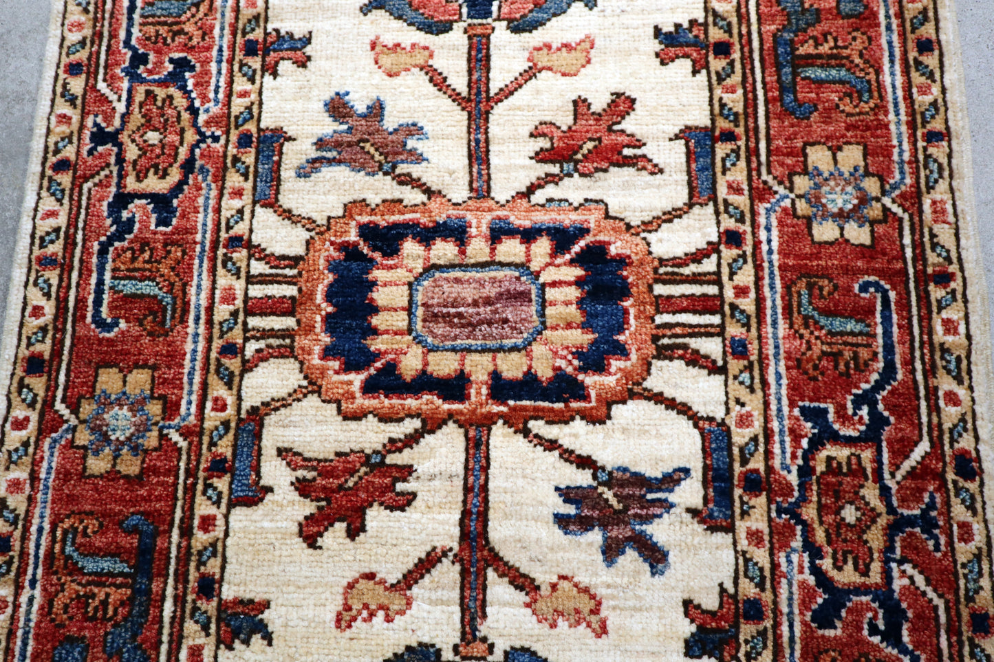 1'10 x 3'1 ft Chobi hand knotted oriental rug