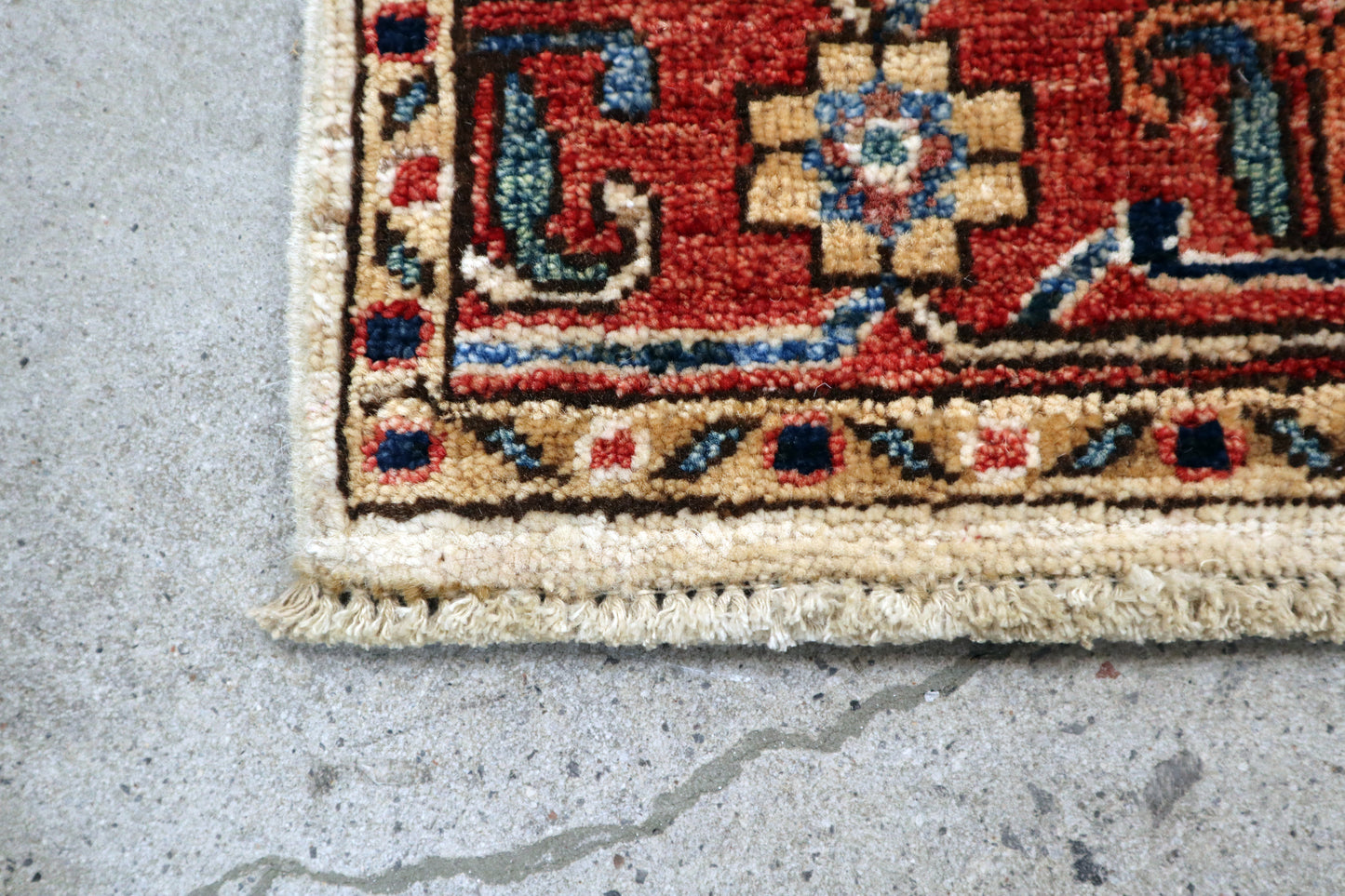 1'10 x 3'1 ft Chobi hand knotted oriental rug