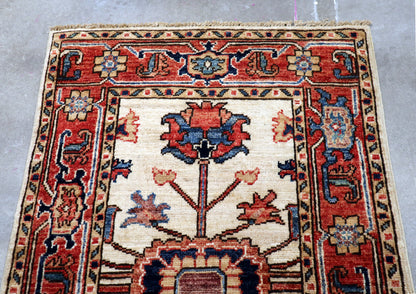 2'2 x 3'3 ft Hand knotted Chobi wool oriental rug