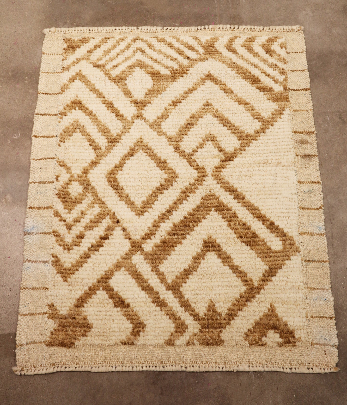 2'3 x 3'0 ft Hand knotted Moroccan wool oriental small rug