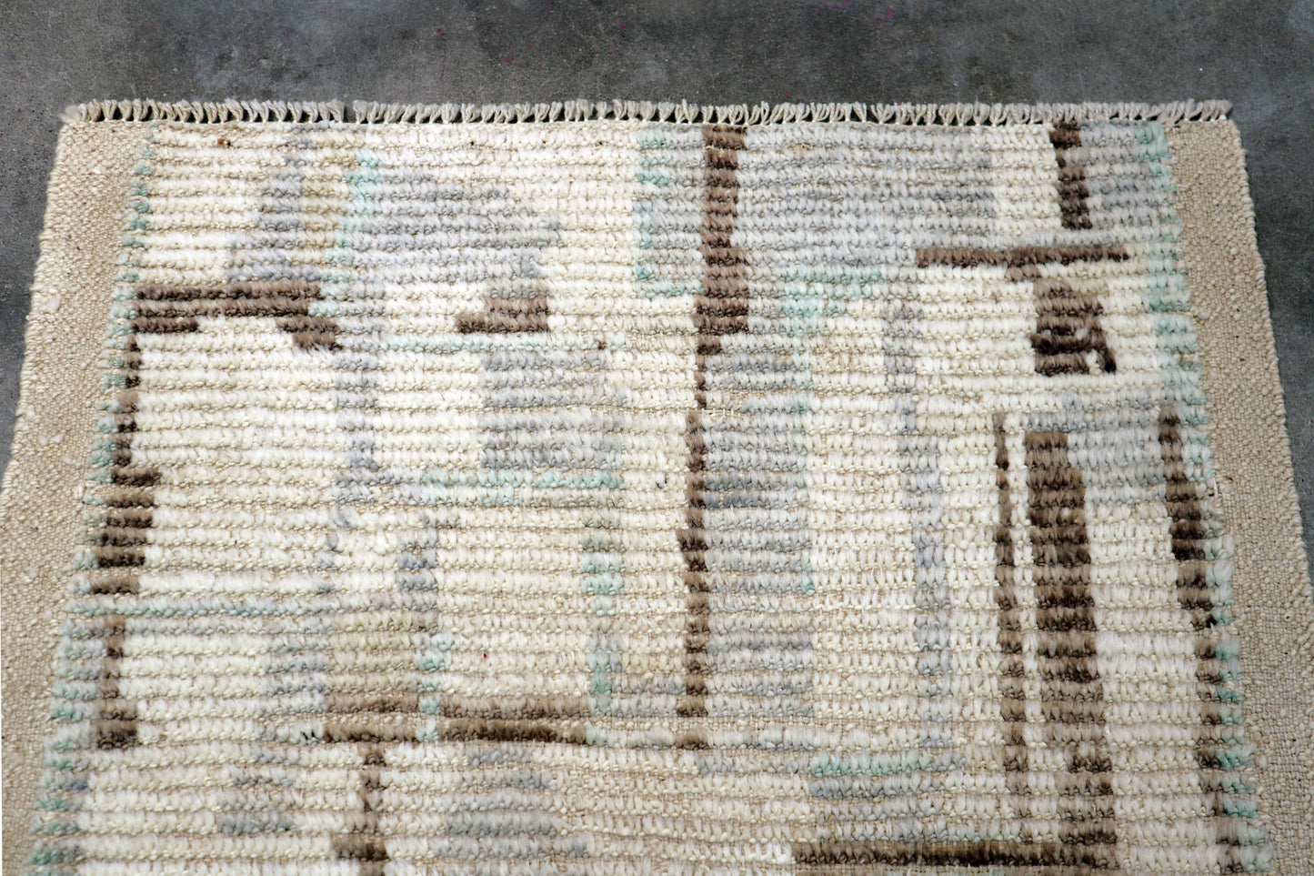 2'3 x 3'0 ft Hand knotted Contemporary wool oriental small rug