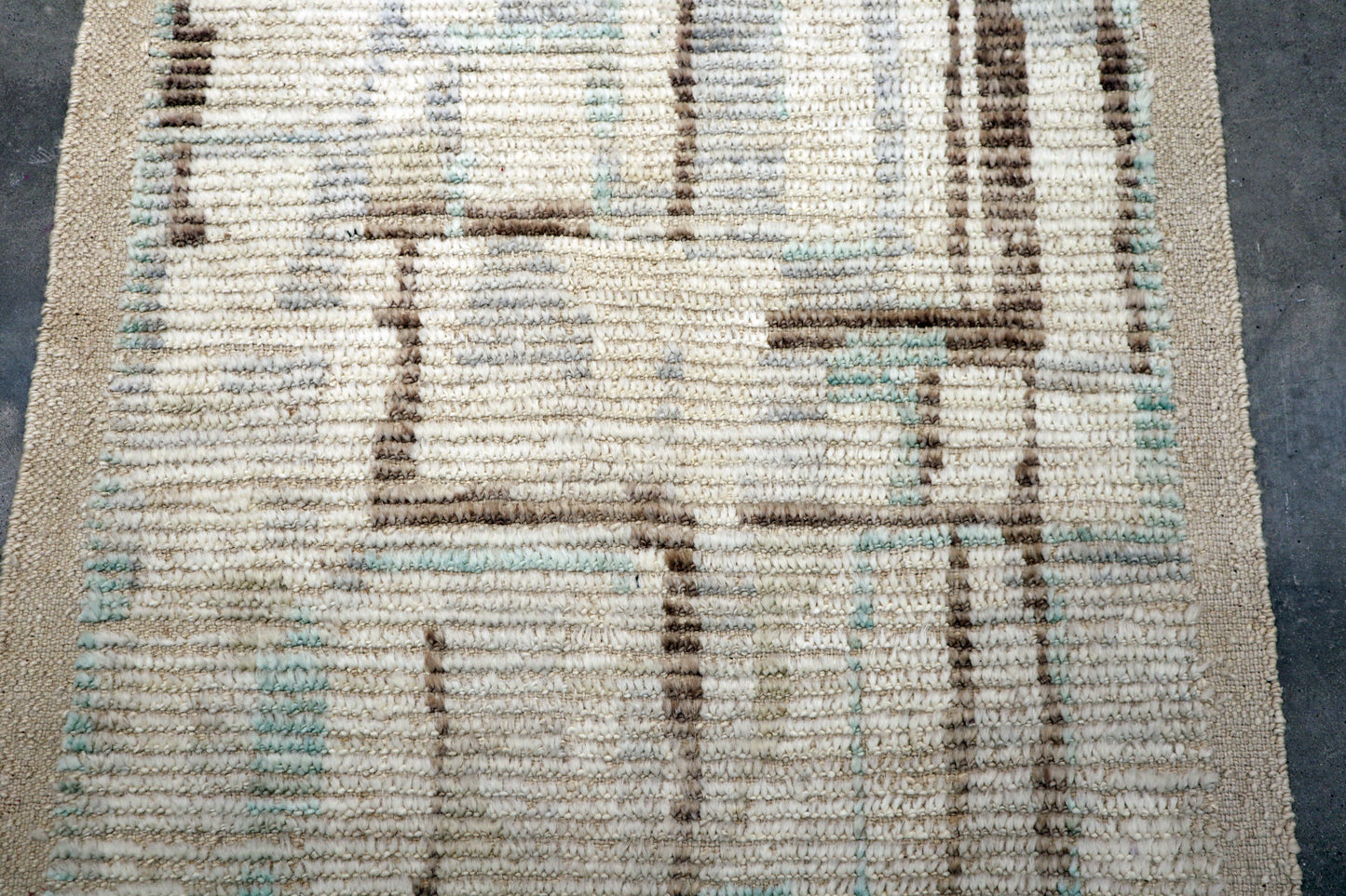 2'3 x 3'0 ft Hand knotted Contemporary wool oriental small rug