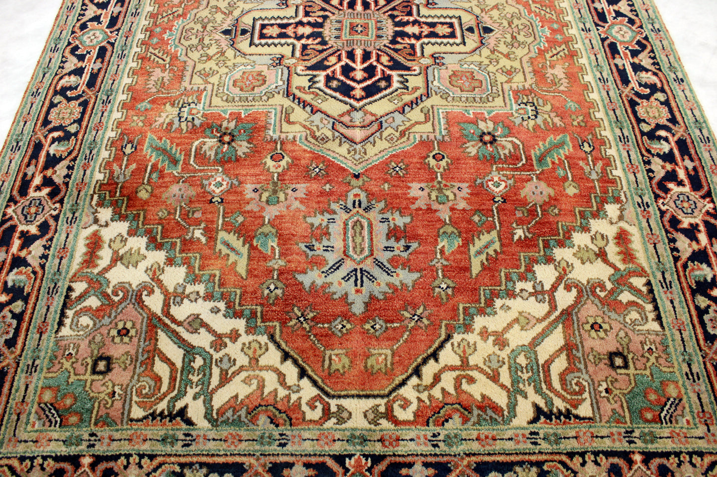 6'1 x 9'1 ft Hand knotted Serapi medallion design oriental area wool rug