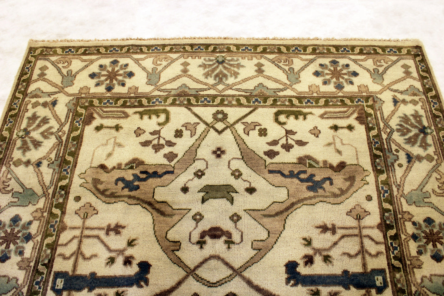 6'2 x 8'11 ft Hand knotted Oushak oriental area wool rug